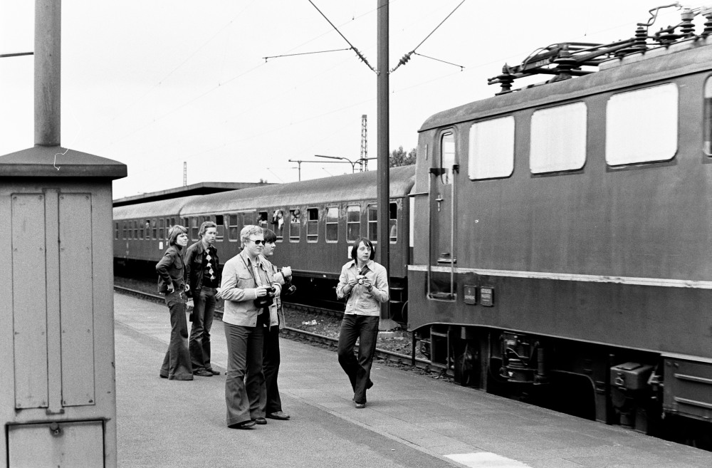http://images.bahnstaben.de/HiFo/00019_Lokwechsel - Braunschweig Hbf am 4.6.1976/6564626163333264.jpg